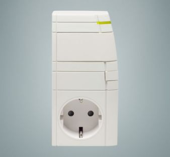 max-zwischenstecker-v-web-a528e9e5